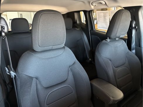 Used 2022 Jeep Renegade Latitude w/ Convenience Group AWD/4WD image 38