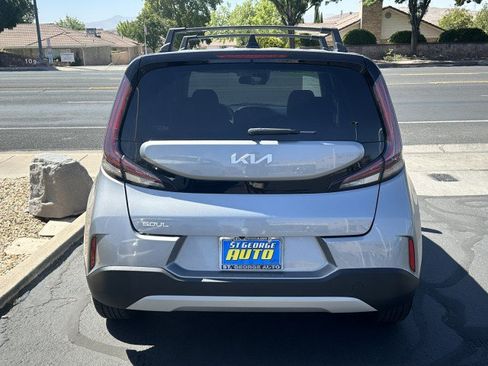 Used 2023 Kia Soul LX w/ LX Technology Package FWD image 4