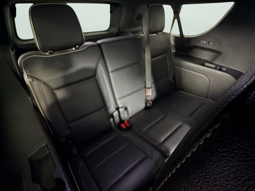 Used 2025 Chevrolet Suburban Premier RWD image 29