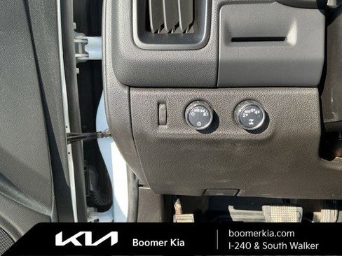 Used 2022 Chevrolet Colorado LT w/ Fleet Safety Package image 17