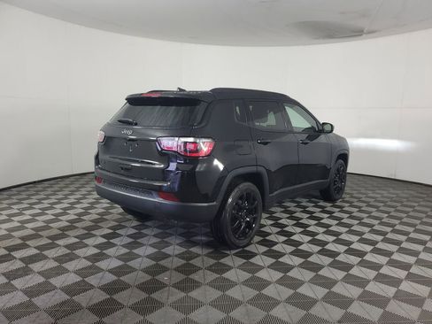 New 2026 Jeep Compass Latitude image 4