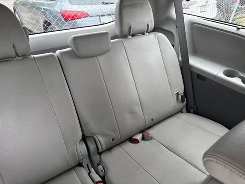Used 2013 Toyota Sienna XLE FWD image 24