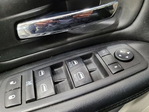 Used 2019 Dodge Grand Caravan SE w/ UConnect Hands-Free Group FWD image 27