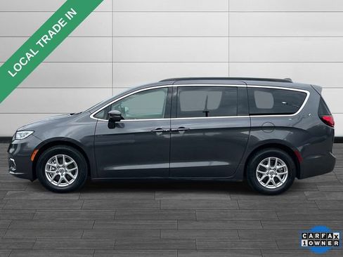 Used 2022 Chrysler Pacifica Touring-L FWD image 6