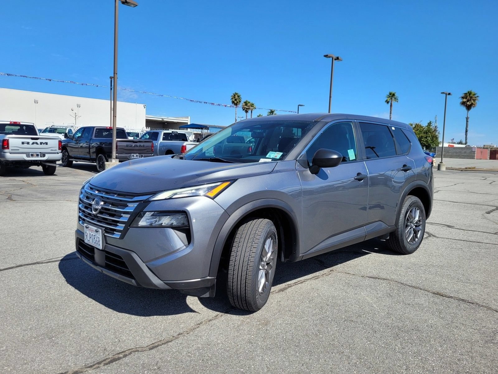 Used 2024 Nissan Rogue S AWD/4WD image 10