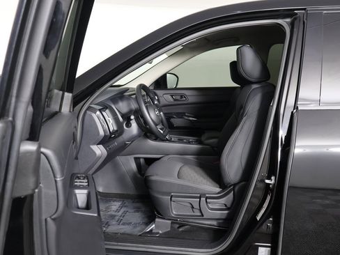 Used 2024 Nissan Pathfinder S image 26