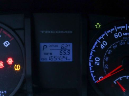 Used 2016 Toyota Tacoma SR image 24