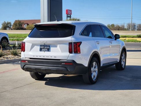 Certified 2022 Kia Sorento LX FWD image 4