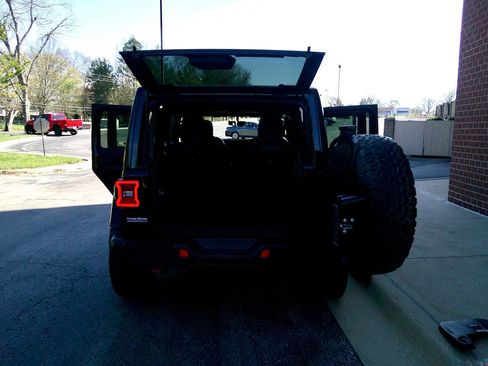 Used 2018 Jeep Wrangler Unlimited Rubicon AWD/4WD image 7