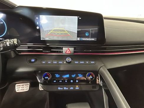 Used 2025 Hyundai Elantra SEL FWD image 25