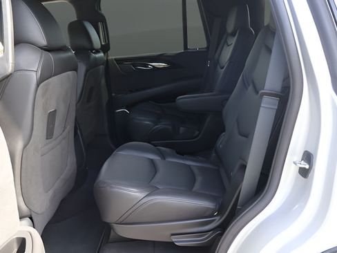 Used 2020 Cadillac Escalade Platinum AWD/4WD image 15