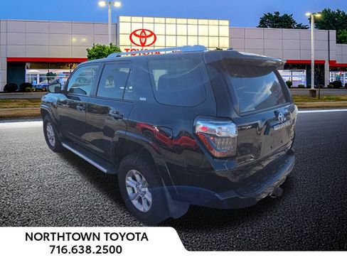 Used 2017 Toyota 4Runner SR5 Premium image 10