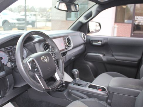 Used 2021 Toyota Tacoma TRD Off-Road image 13