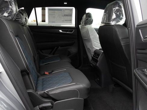 New 2026 Volkswagen Atlas Cross Sport SEL Premium R-Line AWD/4WD image 39