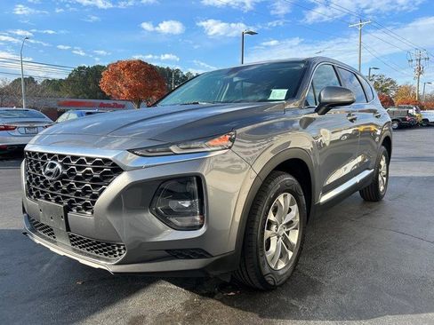 Used 2019 Hyundai Santa Fe SE image 4
