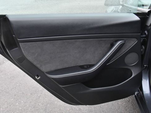 Used 2023 Tesla Model 3 Standard Range image 33