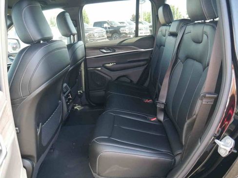 New 2025 Jeep Grand Cherokee Limited image 13