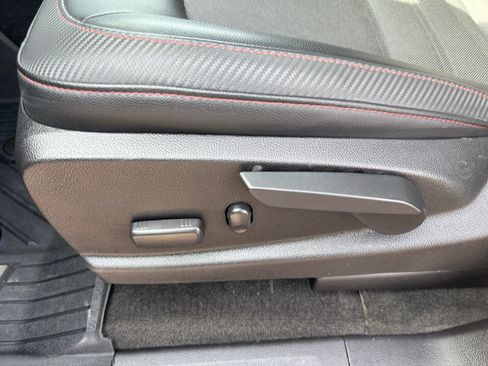 Used 2017 GMC Canyon SLE w/ All Terrain X Package image 11