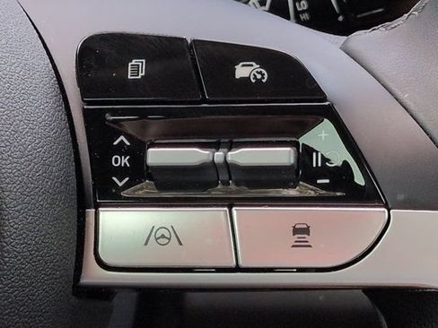 Certified 2024 Hyundai Elantra Limited FWD image 26