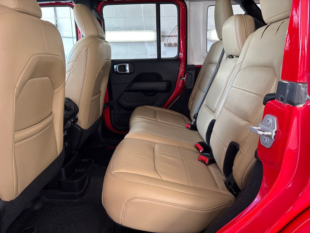Used 2018 Jeep Wrangler Unlimited Sahara w/ LED Lighting Group AWD/4WD image 31