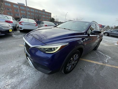 Used 2018 INFINITI QX30 Luxury w/ Cargo Package image 6