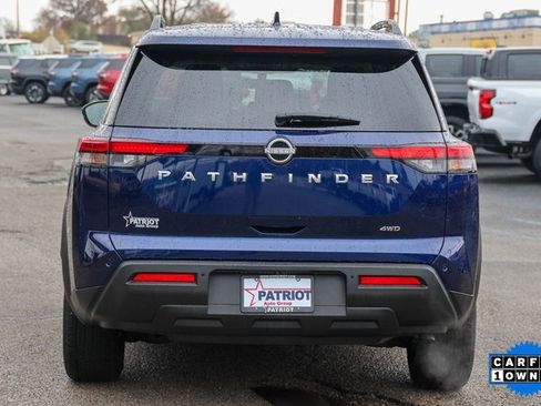 Used 2025 Nissan Pathfinder SV image 4