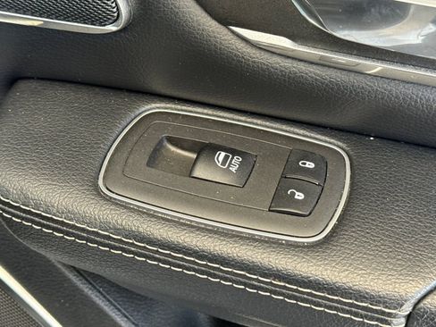 Used 2021 RAM 1500 Laramie AWD/4WD image 21