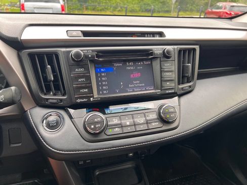 Used 2018 Toyota RAV4 XLE AWD/4WD image 18