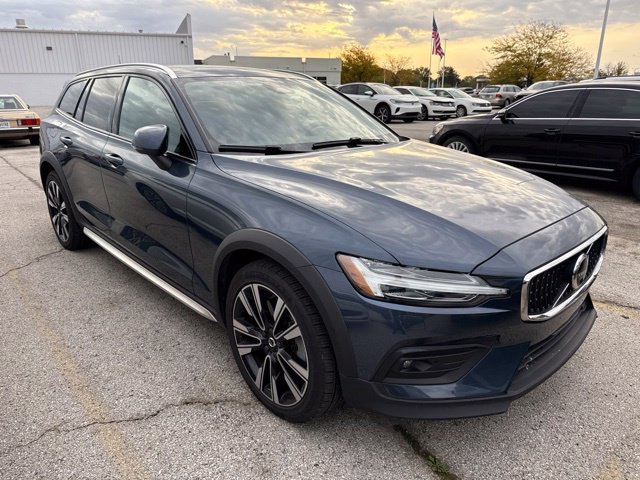 Used 2024 Volvo V60 B5 Cross Country Ultimate w/ Protection Package Premier AWD/4WD image 7
