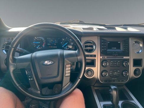 Used 2015 Ford Expedition XLT image 10