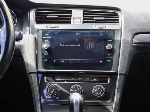 Used 2019 Volkswagen Golf SE image 14