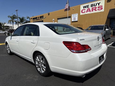 Used 2010 Toyota Avalon XLS image 3