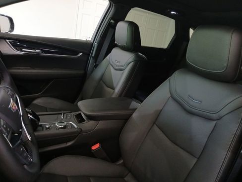 Used 2025 Cadillac XT5 Premium Luxury w/ Technology Package AWD/4WD image 16