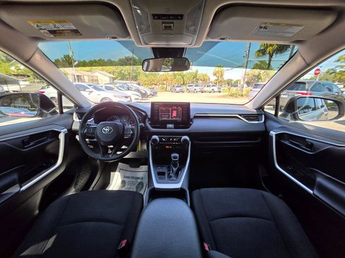 Used 2020 Toyota RAV4 LE FWD image 13