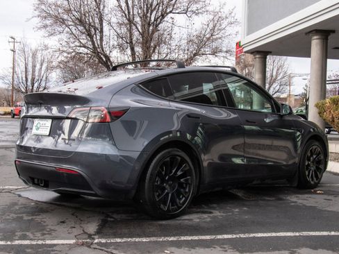 Used 2021 Tesla Model Y Long Range image 7
