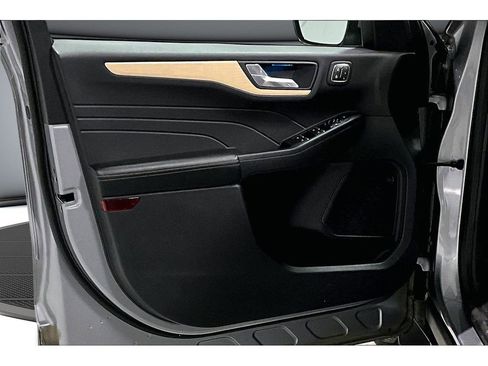 Used 2021 Ford Escape Titanium w/ Titanium Premium Package image 25