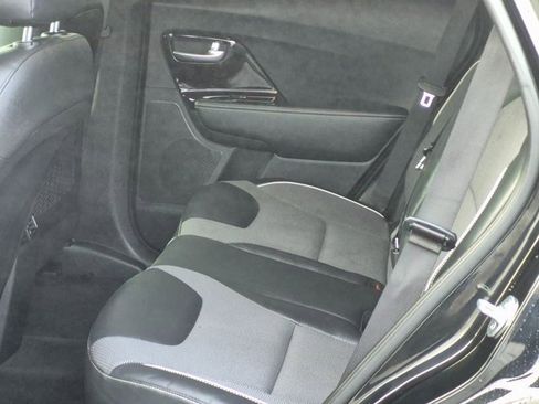 Used 2020 Kia Niro EX image 18