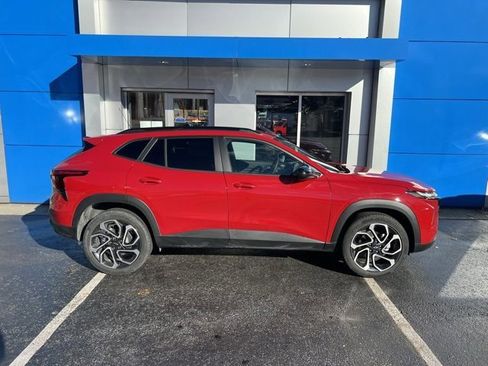 New 2026 Chevrolet Trax RS w/ Sunroof Package image 4