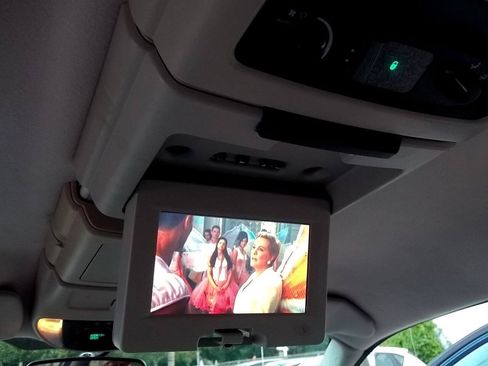 Used 2007 Chrysler Town & Country Limited FWD image 21
