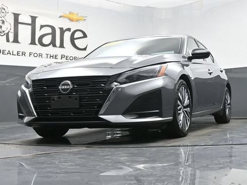 Used 2024 Nissan Altima 2.5 SV FWD image 4
