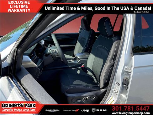 New 2025 Jeep Grand Cherokee 4WD image 9