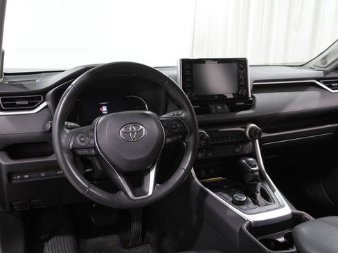 Used 2019 Toyota RAV4 Limited image 6