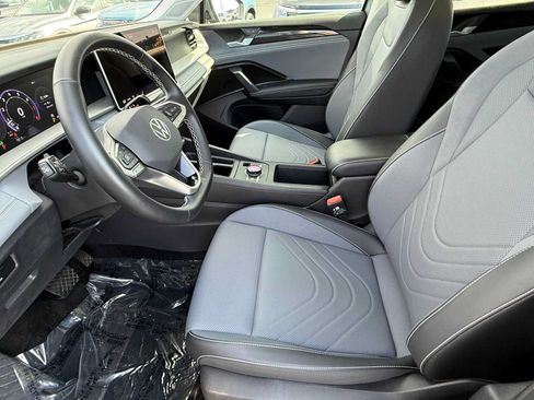 Used 2026 Volkswagen Tiguan SE w/ Panoramic Sunroof Package AWD/4WD image 15