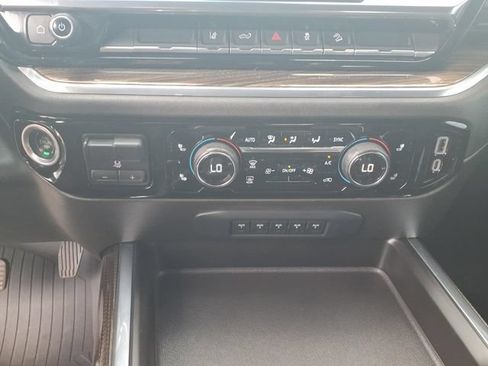 Used 2024 Chevrolet Silverado 2500 LT AWD/4WD image 26