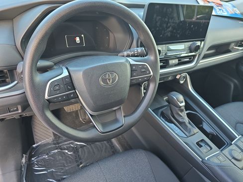 Certified 2025 Toyota Grand Highlander FWD image 17
