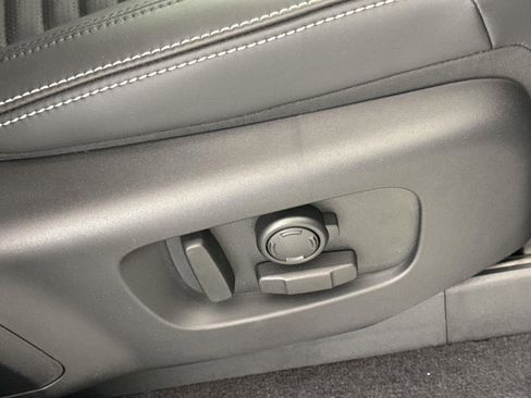 Certified 2025 Land Rover Discovery Dynamic SE image 37