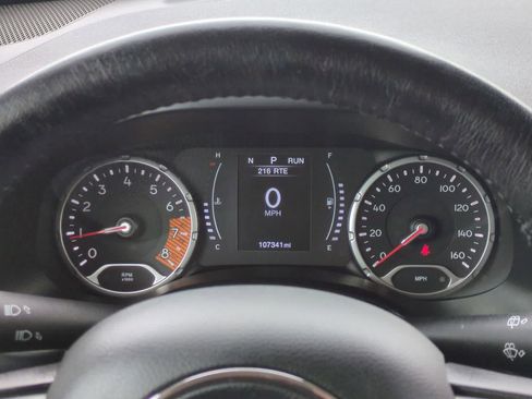 Used 2020 Jeep Renegade Latitude w/ Cold Weather Group AWD/4WD image 32