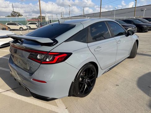 Used 2022 Honda Civic Sport image 2