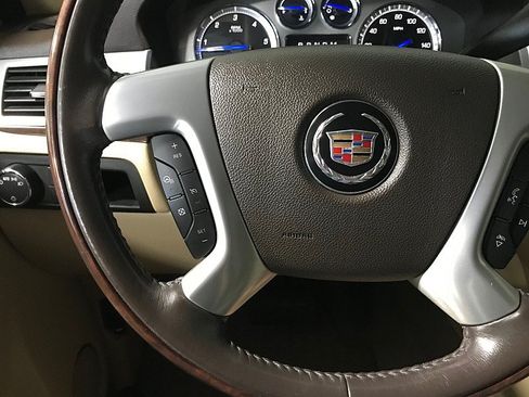Used 2010 Cadillac Escalade Premium AWD/4WD image 24