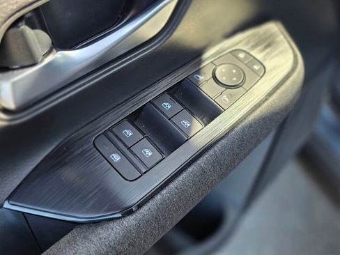 Used 2025 Nissan Kicks SV image 21